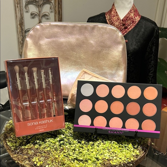 Sonia Kashuk Cosmetic Case Rose Gold & Brush Set with Toned Concealer Palette - Picture 1 of 7